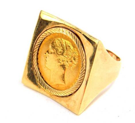 A Queen Victoria gold young head sovereign 1879, in a 9ct gold square ring mount, size Z plus 2, 22.4g.