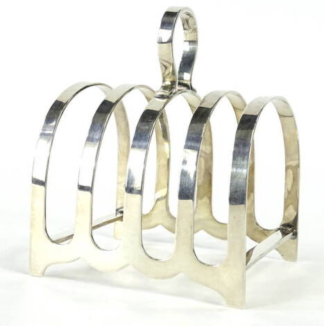 A George VI silver five bar toast rack, with loop handle, Sheffield 1943, by R.F. Mosley & Co, 3oz, 8.5cm W.