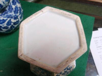 Two Chinese blue and white vases - 2