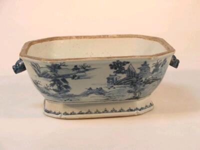 An 18thC Chinese octagonal tureen base