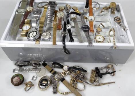 Various wristwatches, pocket watches, etc. Medana automatic, 3cm Dia. dial, Exel pocket watch, Ingersol and other wristwatches, straps, ladies cocktail watch, watch display case, etc. (a quantity)