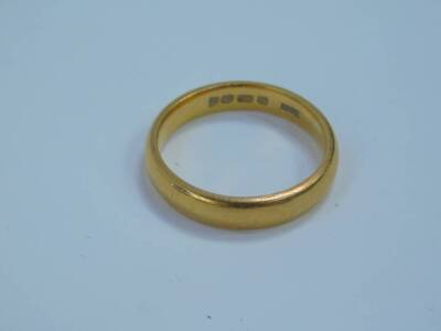 A 22ct gold wedding band, size M, 5.3g. - 2