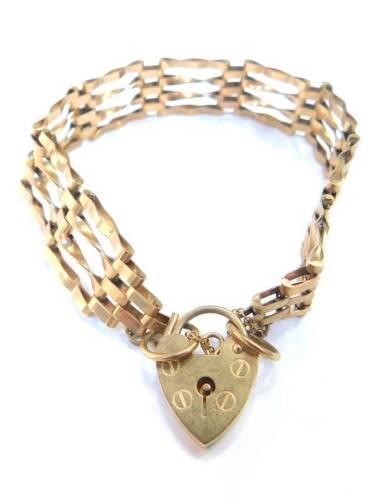 A 9ct gold four bar gate bracelet, with a heart shaped lock, 10g.