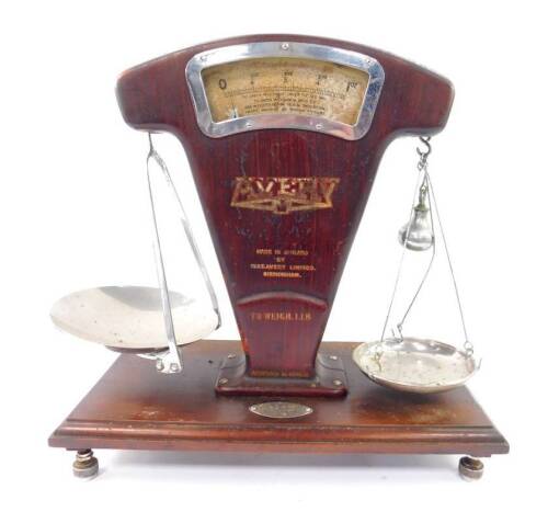 A set of early 20thC W & T Avery Ltd grocery scales, Regd no.694226, metal with a faux wood finish, to weigh to 1lb, model no.A534/4928, bears plaque to front engraved vibration regulator, on a rectangular mahogany base, 45cm W.