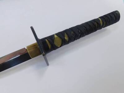 A Japanese Ninjato, with a straight blade, square guard and bound faux shagreen grip, with scabbard, blade 61cm L. - 3