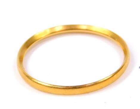 A 22ct gold wedding band, size N, 1.5g.