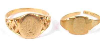 A child's 9ct gold signet ring, together with a lady's signet ring, initial engraved, size J, 3.0g. (2)