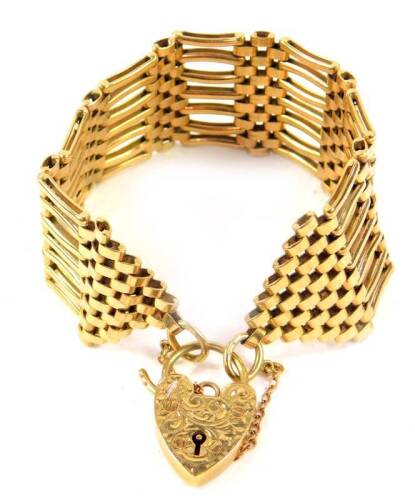 A 9ct gold gate bracelet, the padlock stamped 375, 42.1g