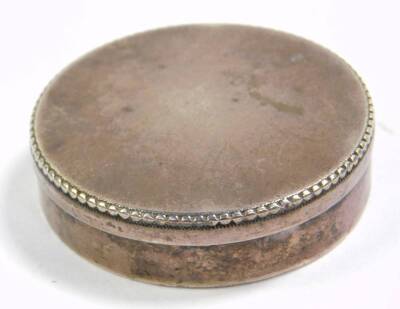 A George V silver pill box, of cylindrical form, the lid with a gadrooned edge, Birmingham 1917, 0.41oz.