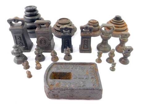 Victorian and later cast iron and brass weights, including four graduated A K & Son Weights, 4oz - 2lbs, five graduated Crane Foundry weights, 2oz - 2lbs, and seven novelty weights, cast as exotic birds, possibly South American. (qty)