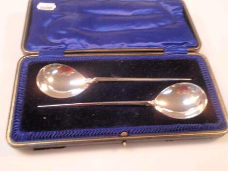 A pair of George V silver mote spoons. Sheffield 1911