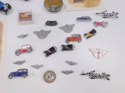 Austin memorabilia, to include to brass wheel nuts, Dinky die cast Austin Devon, further die cast vehicles, badges, postcards, etc. (1 tray) - 2