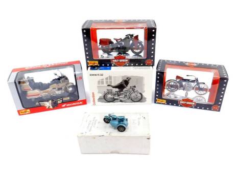 Two Maisto die cast Harley Davidson motorcycles., Honda Goldwing SE motorcycle., Lesney Triumph motorcycle and side car., and a BMW Classic Collection BMW R32 motorcycle. (5)