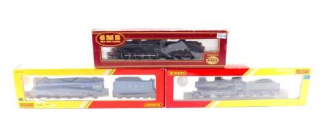 A Hornby 00 gauge LNER Class A4 locomotive Falcon, blue livery, 4-6-2, 4484., County Class locomotive, County of Bedford, Great Western green livery, 4-4-0, 3821., and an Airfix 00 gauge LMS tank locomotive, black livery, 0-6-0, 4454, all boxed. (3)