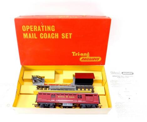 A Hornby Tri-Ang 00 gauge operating Royal Mail Coach set, R402, boxed.