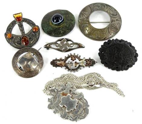 Various silver and other brooches, to include a circular silver shield brooch, a silver bird bar brooch, a silver Swaztica brooch, three silver plated or pewter brooches, a jet brooch and a silver fob and chain, 16.5g.