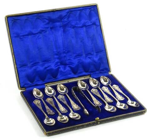 A set of George V silver teaspoons, with pierced scroll handles, Sheffield 1910, with tongs, 12cm W, 6½oz, (cased).