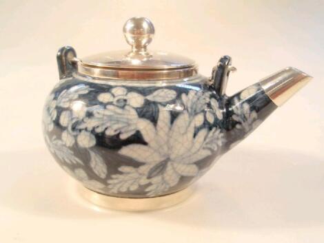 A small blue and white porcelain saki pot