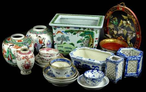 Miscellaneous 19thC and later Oriental items, to include a famille verte rectangular shaped jardinere, a famille rose small vase with pierced base, tea bowls, saucers, pair of lacquer dishes, ginger jar bases, etc. Provenance: The property of Joan Stephen