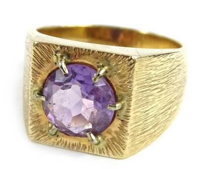 A 9ct gold gent's dress ring, set with amethyst stone, on bark effect shoulders and ring head, ring size X, 13.5g all in.