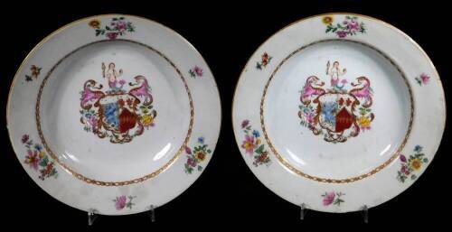 An important pair of Chinese export Armorial porcelain plates, with the Lord Byron Coat of Arms emblazoned to the centre, with typical chain link border and scattered flower groups, 22cm Dia.