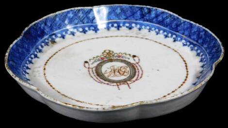 A Chinese export porcelain teapot stand, with a centre cartouche with monogram 'MG' within a gilt arrowhead inner border and a blue cross hatched and arrowhead outer border, 14cm Dia.