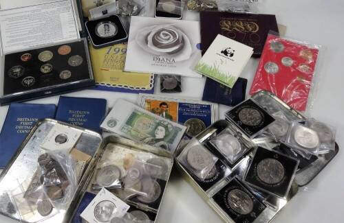 Various coins, commemorative and other, low denomination, used, Lady Diana Spencer Royal Mint and other commemorative 1990, uncirculated coin collection, another Diana Memorial collection, silver proof crown, bank notes, Page £1 B10, various other Royal M