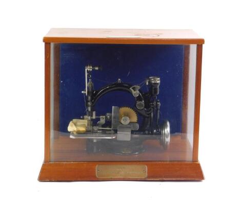 A Willcox & Gibbs shell picot chain stitch sewing machine, c1910, with lay-in cord, break spun polyester/Vincel interlock back cloth, cased with presentation plaque and descriptive plate, case 35.5cm H, 42cm W, 27.5cm D.