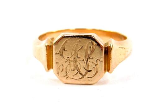 A 9ct gold signet ring, monogram engraved, size S, 6.3g.