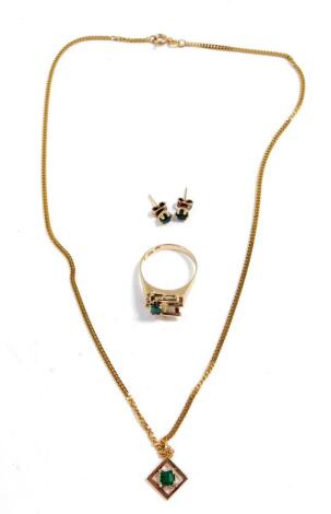 A 9ct gold and emerald ring, in an abstract design, size R, together with a 9ct gold and emerald pendant, on a curb link chain, and a pair of 9ct gold and emerald earrings, 11.6g.