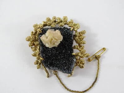 A 9ct gold brooch, inset with a specimen of specular Haemetite and Dolomite, from the Beckermet mine in Cumbria, a bespoke piece of jewellery by repute fabricated in Hatton Garden, 4cm x 5cm approximately. - 2