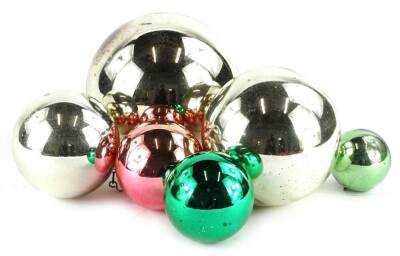 A collection of witches' balls, various sizes to include silvered etc. (5)