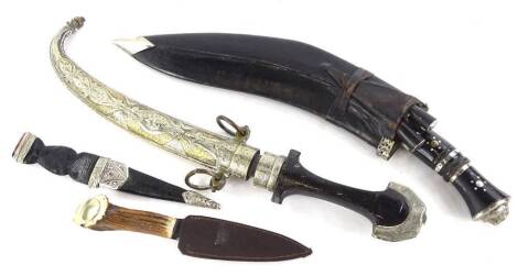 A collection of items, to include an Eastern dagger with curved blade and horn handle, a kukri and a sgian-dubh.