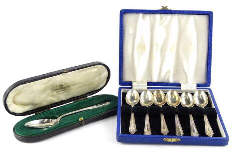 A collection of small silver, to include a set of six silver teaspoons, and a Mappin and Webb presentation of Christening spoon, 3oz overall.