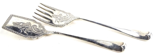 A pair of George V silver small servers, each with engraved decoration and Old English pattern handle, 2½oz.