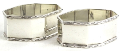 A pair of octagonal silver George V napkin rings, Chester 1929, 1½oz overall.