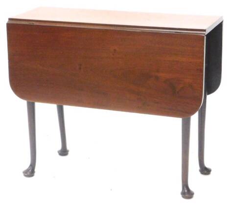 A mahogany drop leaf table, each leaf with rounded corners on turned tapering legs, with pad feet, 84cm W.