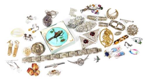 A quantity of vintage costume jewellery, to include 1920s/1930s style bracelets, silver plated deer brooch, Art Deco style clips set with paste stones, silver and paste stone set, crescent moon brooch, turquoise bar brooch, silver floral spray brooch, sil