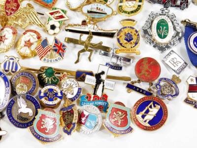 Various pin badges, several associations to include Honda, South Mead Hospital Bristol, The County Bowling Association, The Syndicate And National De La Entenue 7th Region police badge, United States imitation President seal badge, etc. (a quantity) - 4