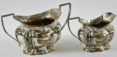 An Edwardian silver milk jug and two handled sugar bowl, 10cm H, each of bombe form on shaped feet with angular handles, Birmingham 1906, 8½oz. (2) - 2