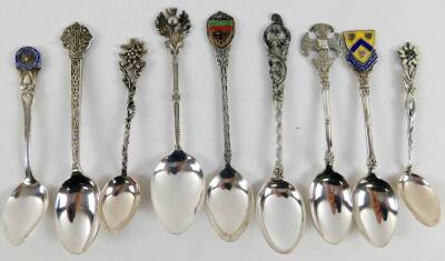 Various silver collectors spoons, miniature sugar bows, brush, 17cm H, etc. (a quantity, various dates and makers) - 2