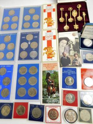 Various coins, etc. fifty pence D Day, farthings to include, 1921, 1918, 1906, 1904, 1928, etc. and a George V and Queen Mary medallion. (a quantity) - 2