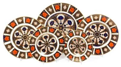 A Royal Crown Derby 1128 Imari pattern plate, 27cm Dia. and four others, various side plates, etc. (5)