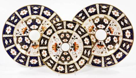 A Royal Crown Derby 2451 pattern side plate, 22cm Dia, and two further plates similar. (3)