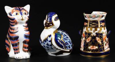 A Royal Crown Derby duck paperweight ornament, with gilt stopper, 7cm H, a kitten with silver stopper and a Crown Derby vase. (3)