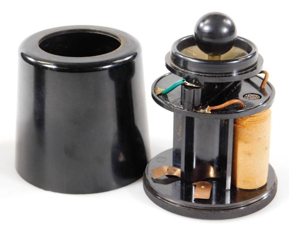 vat 69 cigarette dispenser A vintage VAT 69 port cigarette holder, 28cm H, and an ELT flintless table  lighter. (2)