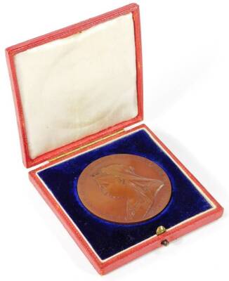 A cased Queen Victoria bronze medallion, 6cm Dia.