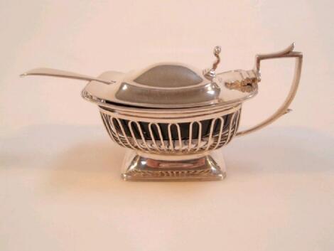 A George V silver mustard pot of Regency basket-shape design