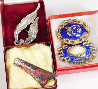 Various costume and other jewellery, pen knives, 8cm W, costume lizard brooch, clip brooches, St Christopher pendant, floral brooch, etc. (a quantity) - 2