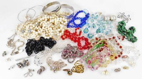 Various costume jewellery and effects, faux pearls, bangles, necklaces, etc. (a quantity)